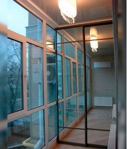 Раздвижные стеклянные двери на балкон