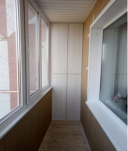 Шкаф на узкий балкон